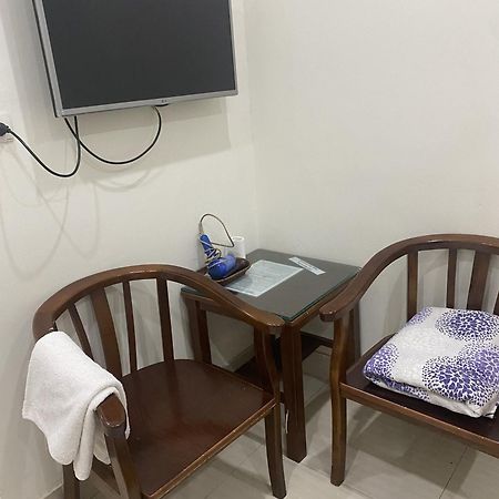 Nam Cuong Motel - Phong Don Co Cua So Thoang Mat Khep Kin - Thang May Ханой Экстерьер фото