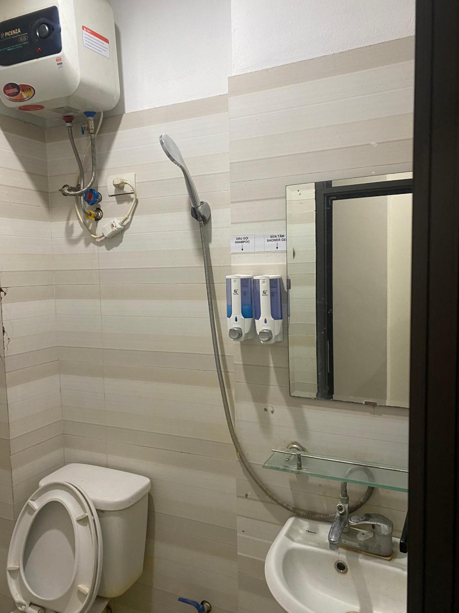 Nam Cuong Motel - Phong Don Co Cua So Thoang Mat Khep Kin - Thang May Ханой Экстерьер фото